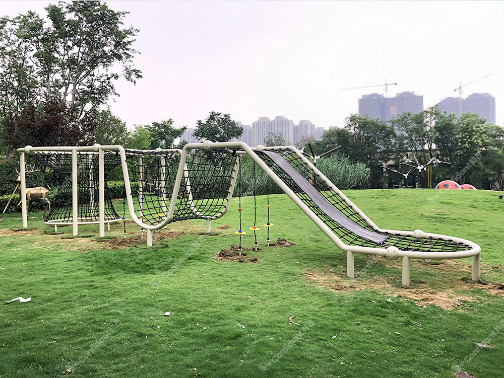 Outdoor large scale climbing net